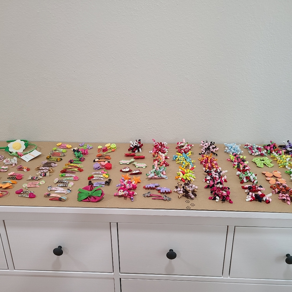 Gymboree Huge Lot of Hair Curlies & Clips